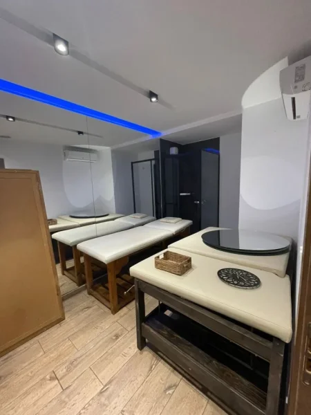 Tirane, jepet me qera ambjent biznesi Kati 1, 100 m² 1.500 € (SHESHI WILLSON)