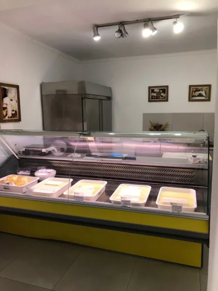 Tirane, jepet me qera dyqan Kati 0, 55 m² 750 € (RRUGA E KAVAJES)