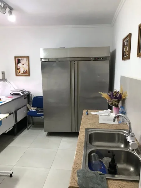 Tirane, jepet me qera dyqan Kati 0, 55 m² 750 € (RRUGA E KAVAJES)