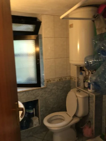 Tirane, jepet me qera dyqan Kati 0, 55 m² 750 € (RRUGA E KAVAJES)