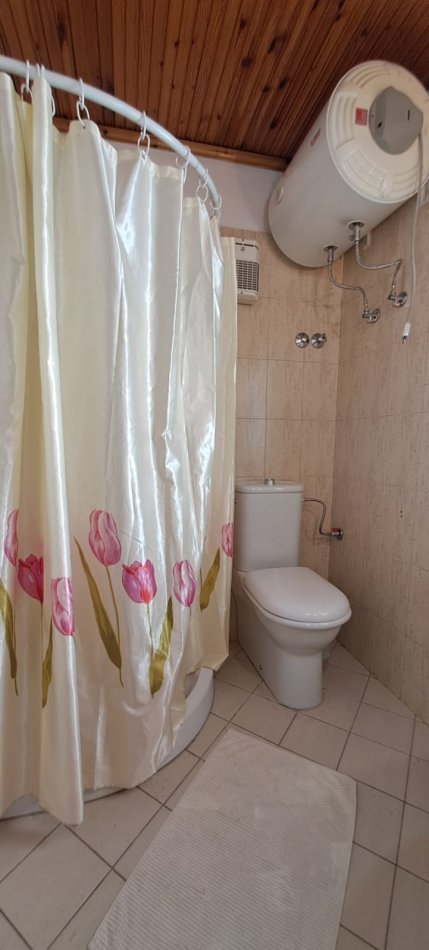 JEPET ME QERA DUPLEX 2+1 MBRAPA AMBASADES AMERIKANE , GODINE PRIVATE