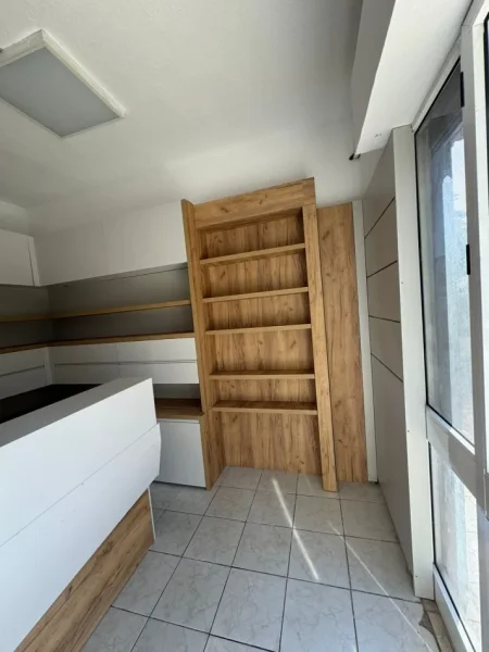 Tirane, jepet me qera dyqan Kati 0, 60 m² 500 € (RRUGA E DIBRES)