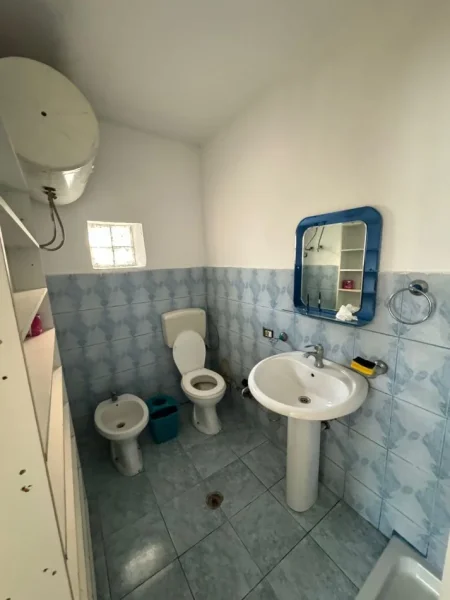 Tirane, jepet me qera dyqan Kati 0, 60 m² 500 € (RRUGA E DIBRES)