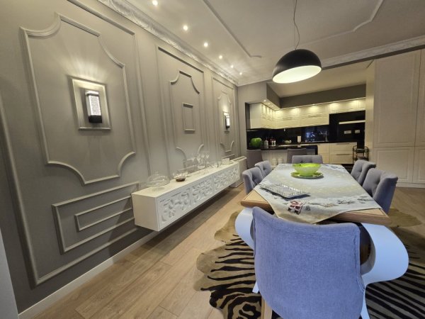 Tirane, jepet me qera apartament 4+1+Ballkon Kati 10, 200 m² 1.500 € (Rruga e Dibres)