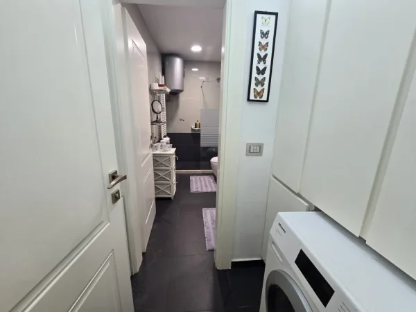 Tirane, jepet me qera apartament 4+1+Ballkon Kati 10, 200 m² 1.500 € (Rruga e Dibres)