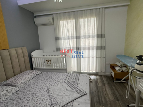 Vlore, jepet me qera apartament 2+1+Aneks+Ballkon , 500 € (LUNGOMARE)