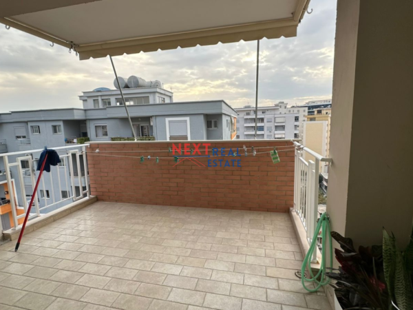 Vlore, jepet me qera apartament 2+1+Aneks+Ballkon , 500 € (LUNGOMARE)