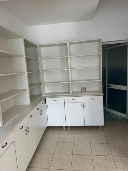 Tirane, jepet me qera ambjent biznesi Kati 1, 40 m² 500 € (QSUT)