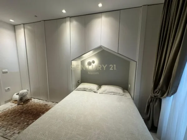 Tirane, shes 2+1+Aneks+Ballkon Kati 1, 117 m² 280.000 € (Liqeni i thate)