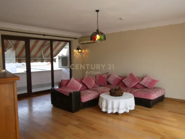 Tirane, shes Vile 3 Katshe Kati 3, 900 m² (Rruga e Dibres)