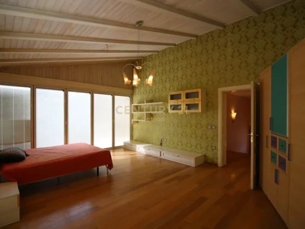 Tirane, shes Vile 3 Katshe Kati 3, 900 m² (Rruga e Dibres)