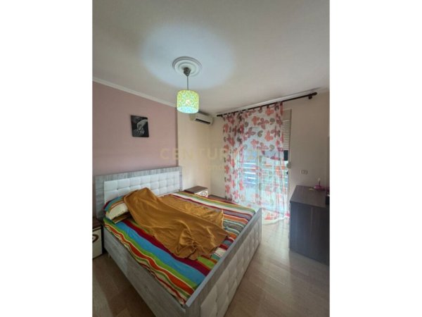 Tirane, shes apartament 2+1+Aneks+Ballkon Kati 3, 96 m² 175.000 € (Liqeni i Thate)