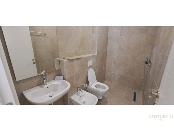 Tirane, jepet me qera apartament 2+1+Aneks+Ballkon Kati 5, 100 m² 600 € (Asl 2)