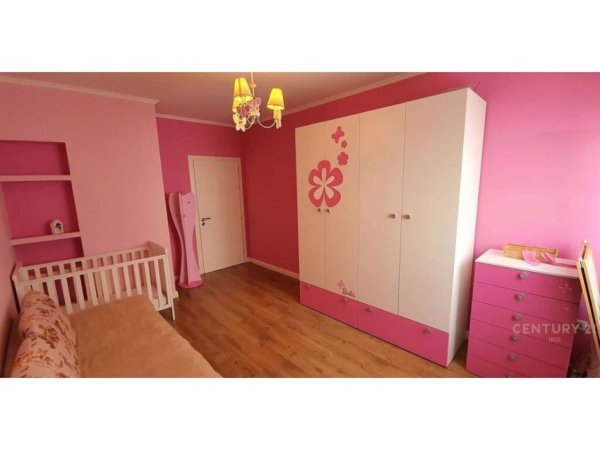 Tirane, jepet me qera apartament 2+1+Aneks+Ballkon Kati 4, 110 m² 750 € (Komuna e Parisit)