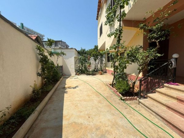 Tirane, jepet me qera Vile 2 Katshe Kati 2, 217 m² 1.000 € (Jordan Misja)