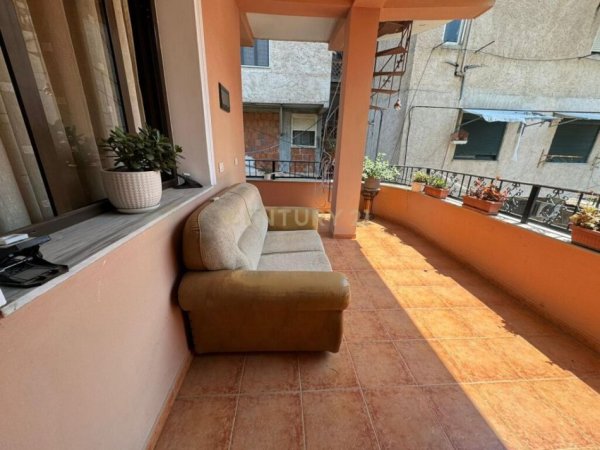 Tirane, jepet me qera Vile 2 Katshe Kati 2, 217 m² 1.000 € (Jordan Misja)