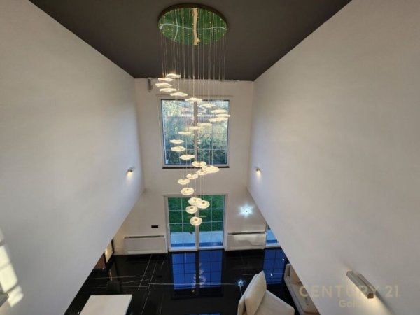 Tirane, jepet me qera Vile 2 Katshe Kati 2, 1.250 m² (Farke)