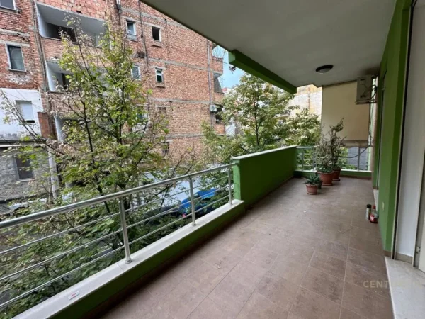 Tirane, jepet me qera zyre Kati 1, 132 m² 800 € (Rruga e Elbasanit)