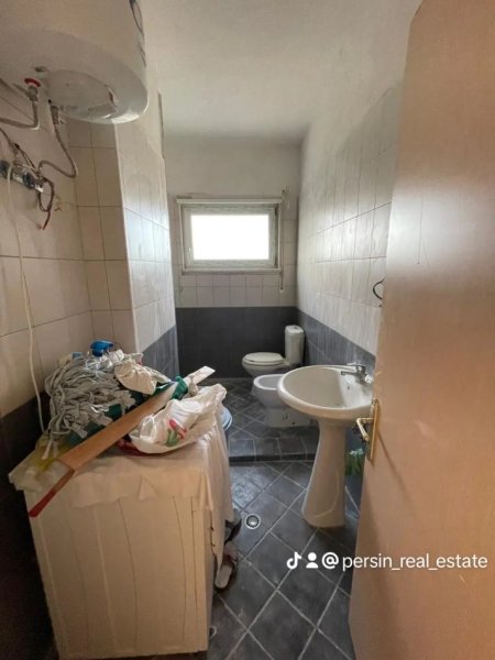 Shkembi Kavajes, shitet apartament 1+1+Ballkon Kati 4, 70 m² 65.000 € (Shkembi I kavajes)