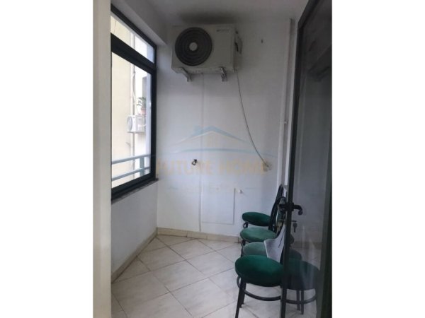 Tirane, shitet apartament 2+1+Ballkon Kati 8, 116 m² 210.000 € (Stacioni Trenit)