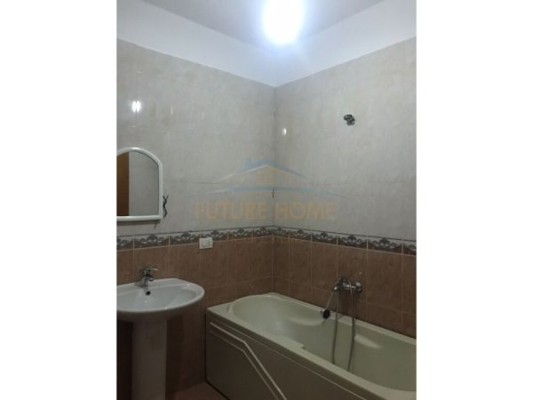 Tirane, shitet apartament 2+1+Ballkon Kati 8, 116 m² 210.000 € (Stacioni Trenit)