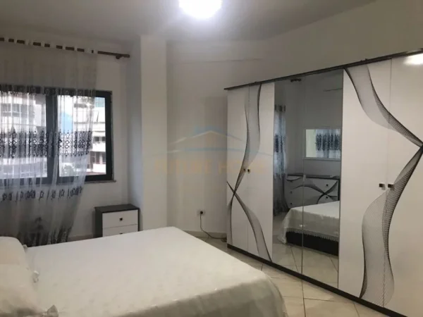 Tirane, shitet apartament 2+1+Ballkon Kati 8, 116 m² 210.000 € (Stacioni Trenit)