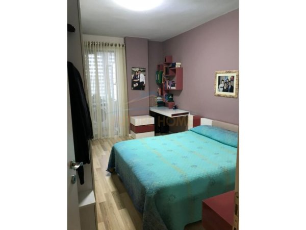 Tirane, jepet me qera apartament 2+1+Ballkon Kati 3, 127 m² 750 € (Shkolla e Baletit)