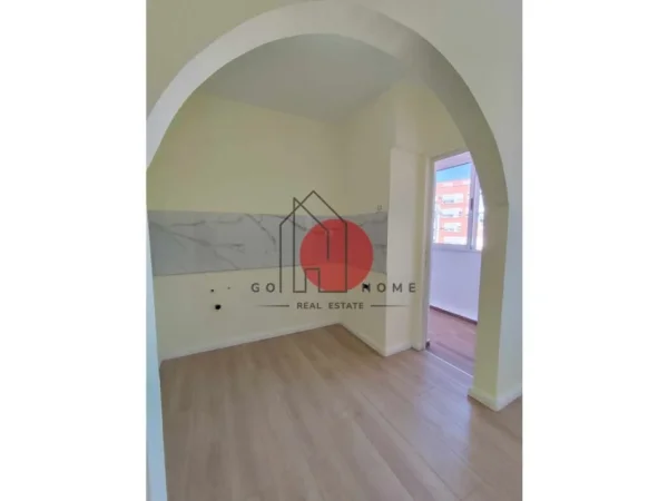 Tirane, shitet apartament 1+1 Kati 5, 57 m² 82.000 € (Rruga Ali Demi)