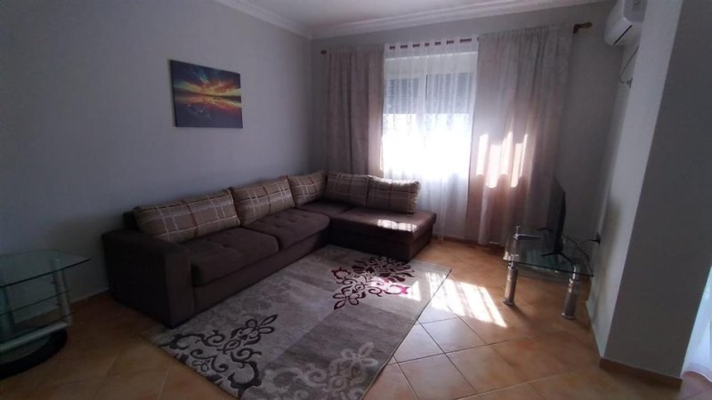 Durres, jepet me qera apartament 1+1 Kati 7, 350 € (Lagja 13)