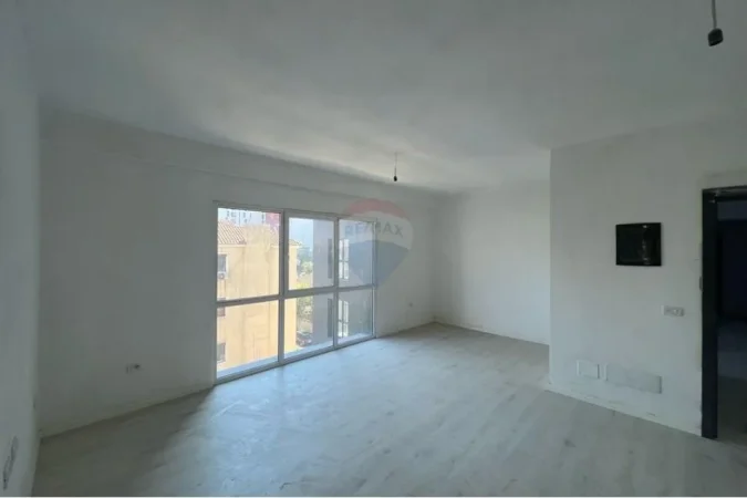 Tirane, shitet apartament 2+1 Kati 3, 103 m² 160.000 € (Emerald Center - Rruga e Dibrës)