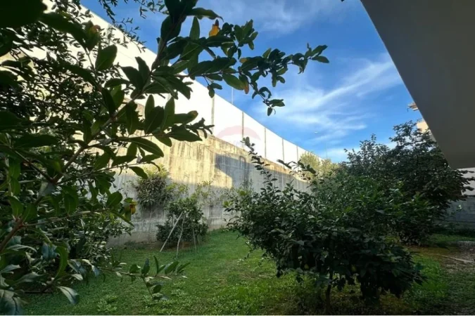 Tirane, jepet me qera Vile 2 Katshe , 310 m² 16.000 € (Sauk - Tiranë)