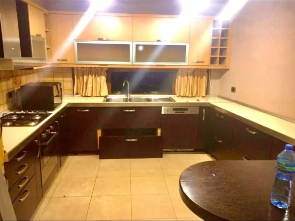 Tirane, shitet Vile 3+1+Ballkon Kati 3, 385 m² 600.000 € (prane Vilave Gjermane)