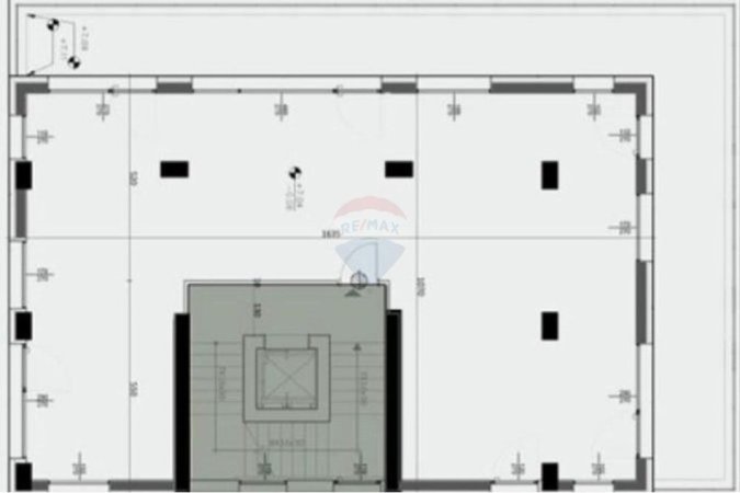 Tirane, jepet me qera Kati 3, 212 m² 3.000 € (Stacioni i Trenit)