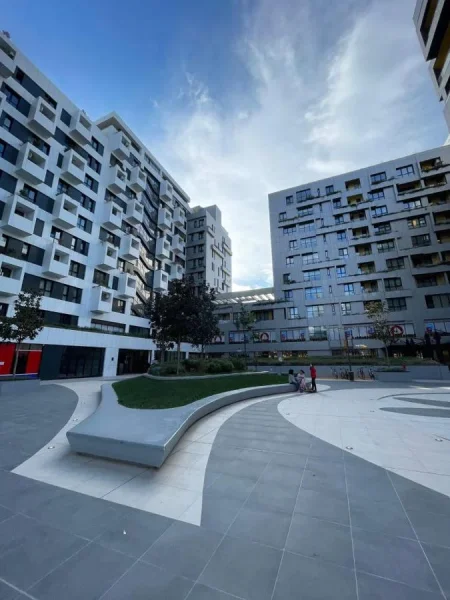 Tirane, jepet me qera ambjent biznesi , 150 m² 2.000 € (Kompleksi Square)