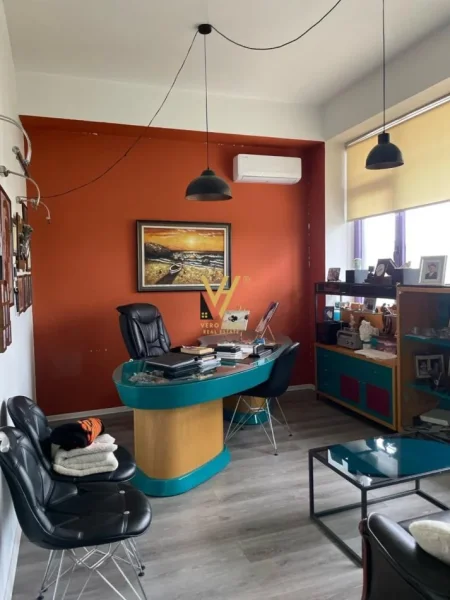 Fier, shitet ambjent biznesi Kati 0, 6.310 m² 3.000.000 € (FIER)