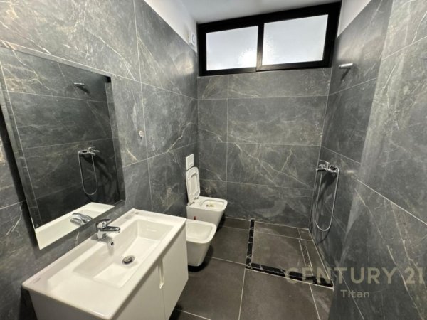 Tirane, jepet me qera apartament 2+1+Aneks+Ballkon Kati 9, 90 m² 700 € (Don bosko)