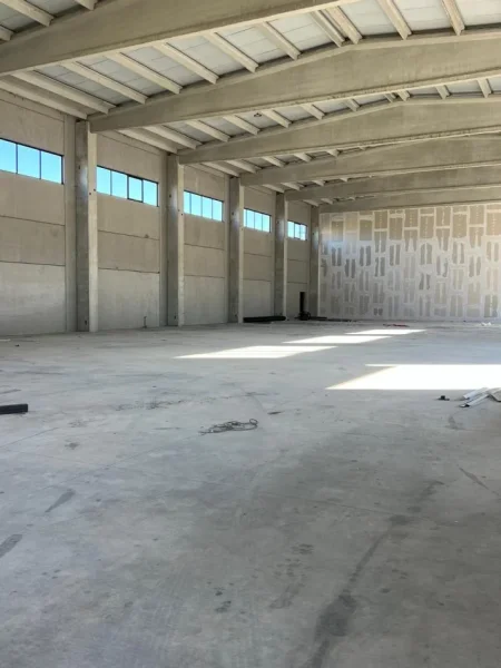 Tirane, jepet me qera magazine Kati 1, 7.500 € (Rruga Aeroportit , Tirane, Shqipëria)