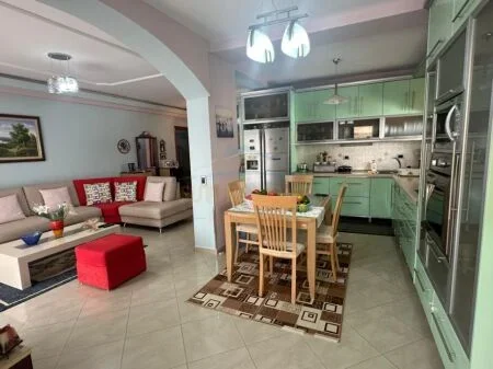 Sarande, shitet apartament 3+1+Ballkon Kati 3, 130 m² 210.000 € (Lagjia 4, Sarandë AREA45594)