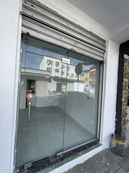 Tirane, jepet me qera dyqan Kati 0, 12 m² 300 € (Siri kodra)