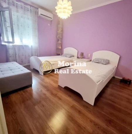 Tirane, jepet me qera apartament 3+1 Kati 3, 120 m² 800 € (Rruga Kavajes)