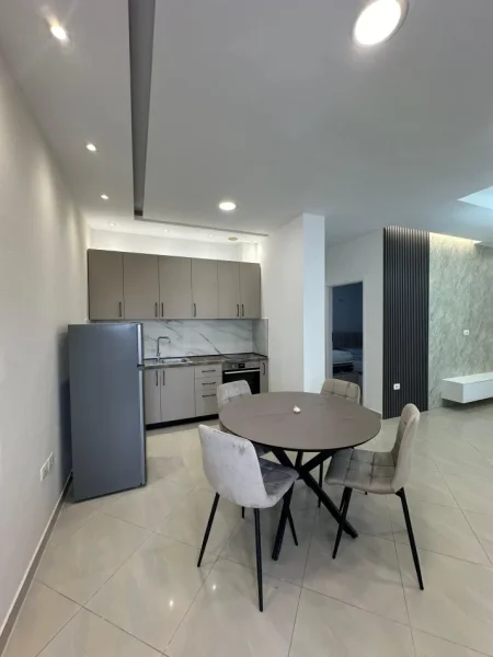 Tirane, jepet me qera apartament 1+1+Ballkon Kati 2, 70 m² 500 € (Jordan Misja)