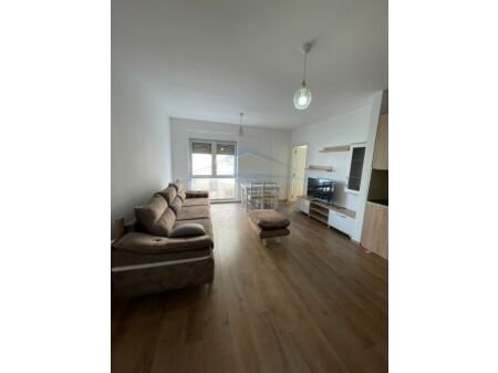 Tirane, jepet me qera apartament 3+1 Kati 3, 118 m² 650 € (Ish Profarma, Porcelan, Tiranë AREA45564)