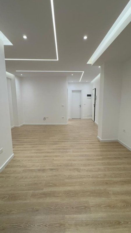 Tirane, jepet me qera ambjent biznesi Kati 2, 72 m² 800 € (MYSLYM SHYRI)