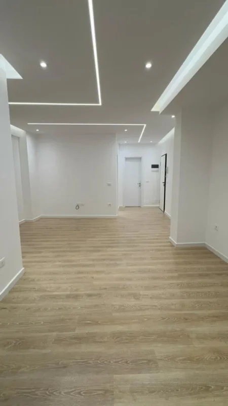 Tirane, jepet me qera ambjent biznesi Kati 2, 72 m² 800 € (MYSLYM SHYRI)