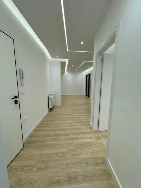 Tirane, jepet me qera ambjent biznesi Kati 2, 72 m² 800 € (MYSLYM SHYRI)