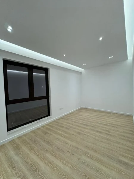 Tirane, jepet me qera ambjent biznesi Kati 2, 72 m² 800 € (MYSLYM SHYRI)