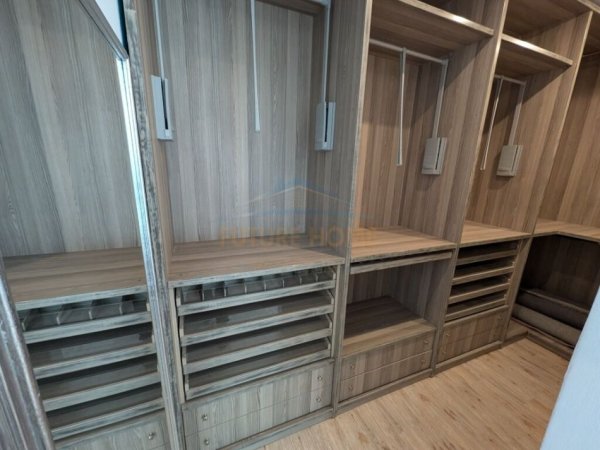 Tirane, shitet apartament 2+1+Ballkon Kati 4, 114 m² 259.000 € (Kompleksi Kika 2)