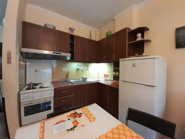 Tirane, jepet me qera apartament 1+1+Ballkon Kati 2, 65 m² 450 € (komuna e parisit)