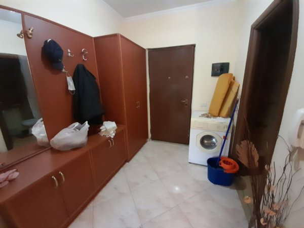 Tirane, jepet me qera apartament 1+1+Ballkon Kati 2, 65 m² 450 € (komuna e parisit)