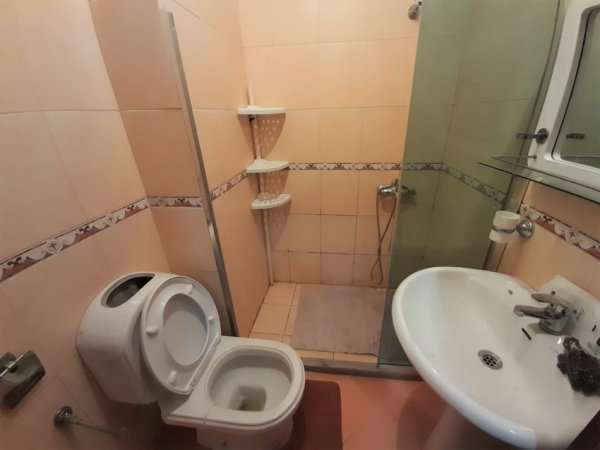 Tirane, jepet me qera apartament 1+1+Ballkon Kati 2, 65 m² 450 € (komuna e parisit)